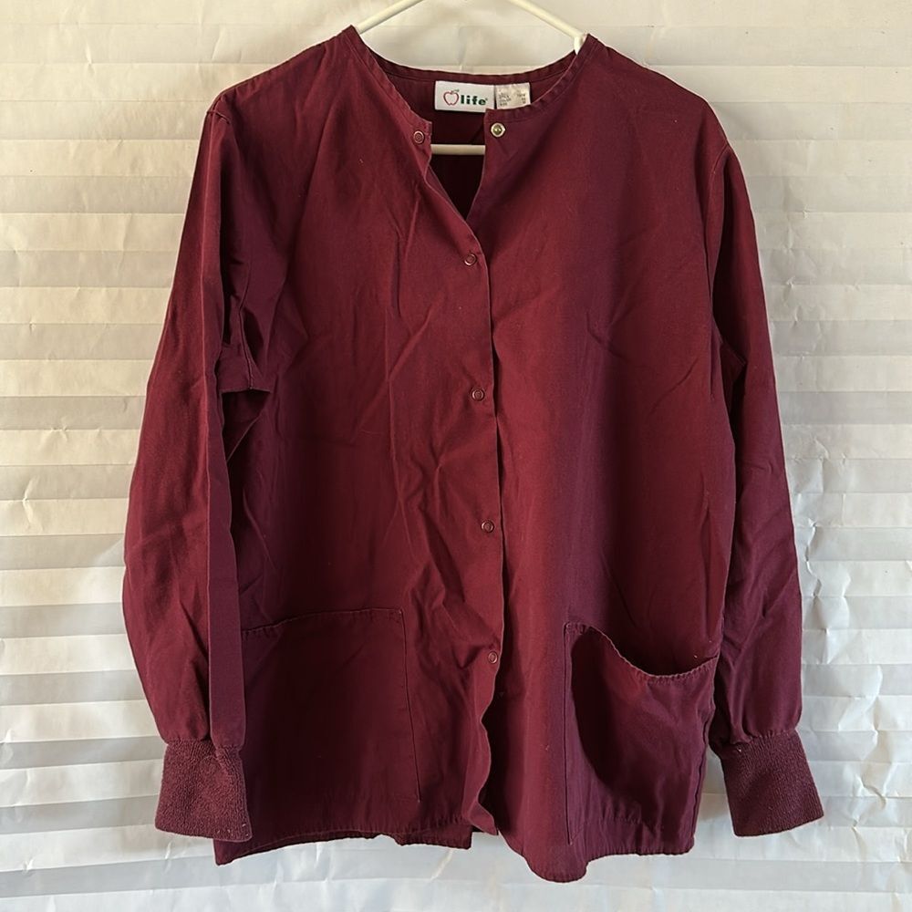 Apple Life Women’s Scrub Jacket Burgundy Size M Snap Front Medical Uniform Coat